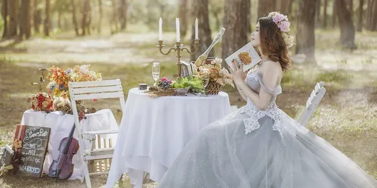 Ce rochii te avantajează dacă ai burtă. 4 modele potrivite pentru siluetele plus size