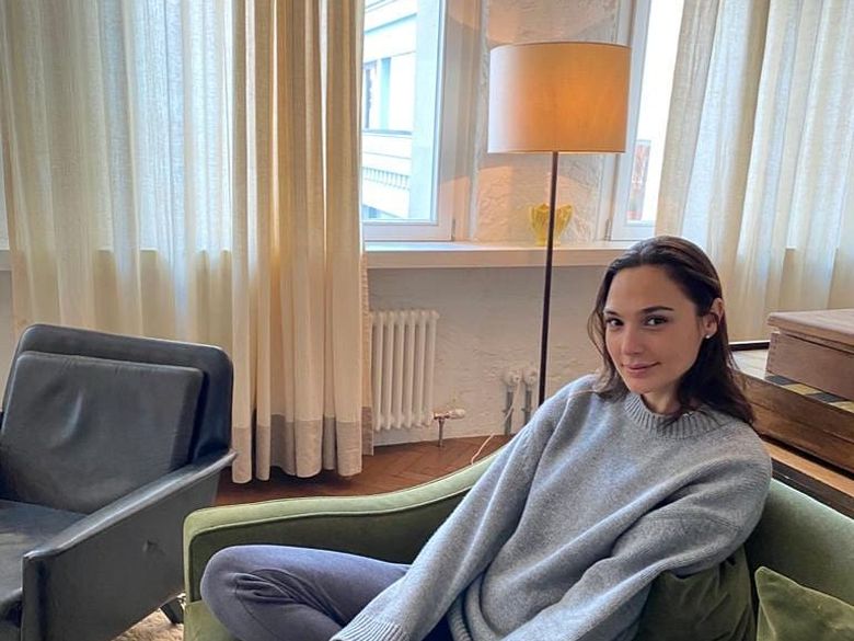 gal gadot mamica