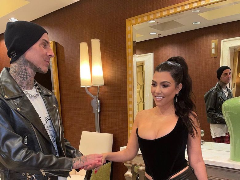 Kourtney Kardashian și Travis Barker s-au logodit kourtney kardashian relatie
