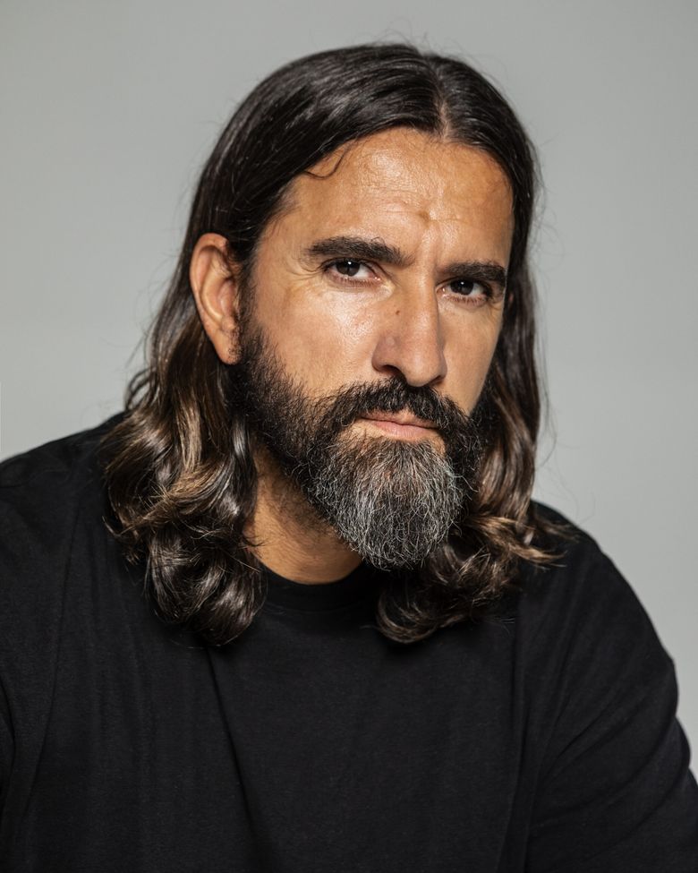 Tibi Clenci, un nume puternic în industria de fashion internațională și profesionist desăvârșit al artei fotografice, în Juriul „Bravo, ai stil! Celebrities”! Tibi Clenci, un nume puternic în industria de fashion internațională și profesionist desăvârșit al artei fotografice, în Juriul „Bravo, ai stil! Celebrities”!