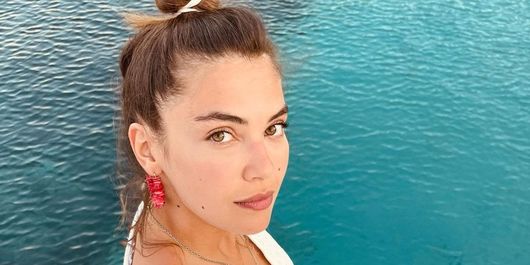 Biran Damla Yılmaz, actrița care interpretează personajul principal în serialului “Nehir”, s-a despărțit de iubitul ei, actorul Ilker Kaleli