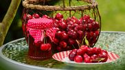 De ce e bine sa mananci cirese vara, conform unui dermatolog: 3 proprietati care iti vor transforma tenul