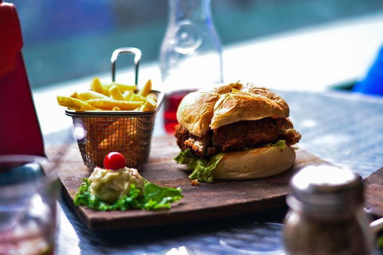 DESCOPERĂ: Șoarecii hrăniți cu fast-food au devenit mai proști. Cum afectează creierul o dietă bogată în grăsimi și calorii Șoarecii hrăniți cu fast-food au devenit mai proști