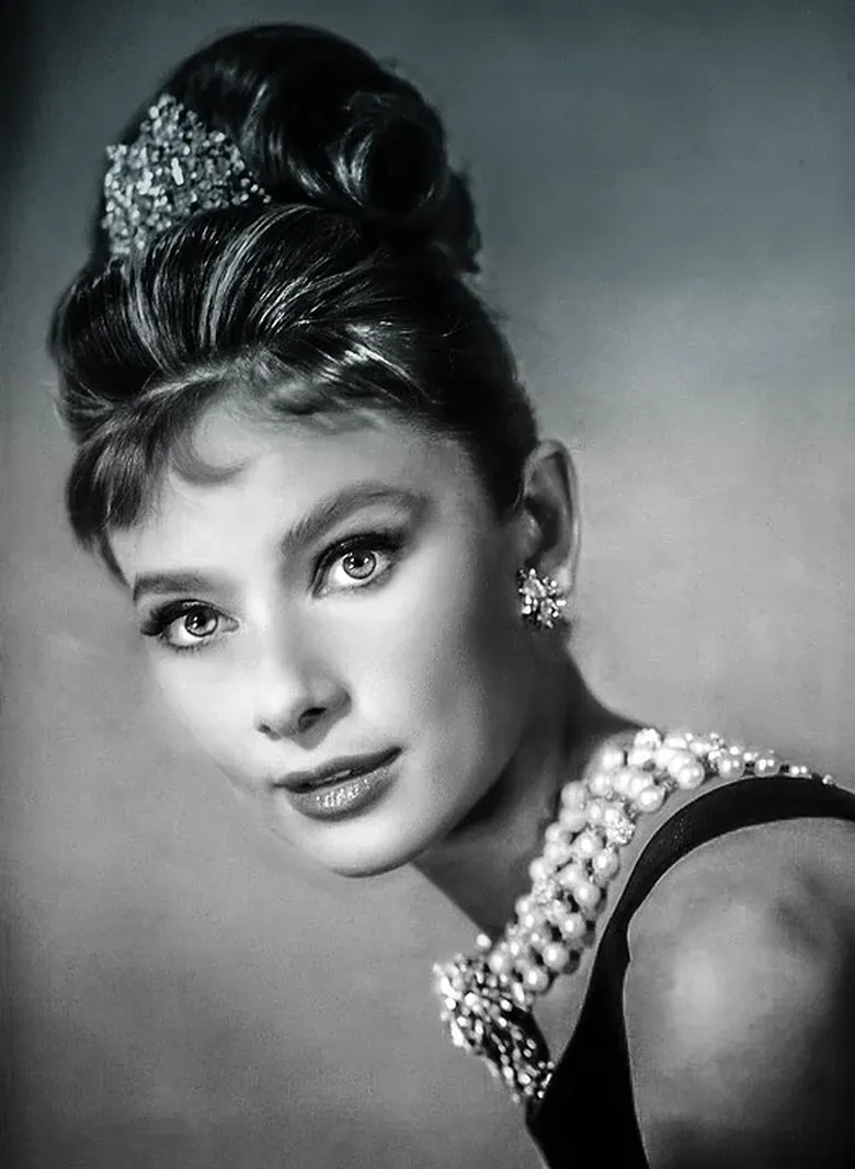 Audrey Hepburn, simbolul eleganței și al feminității. Drama celei mai frumoase femei din istorie Audrey Hepburn, simbolul eleganței și al feminității
