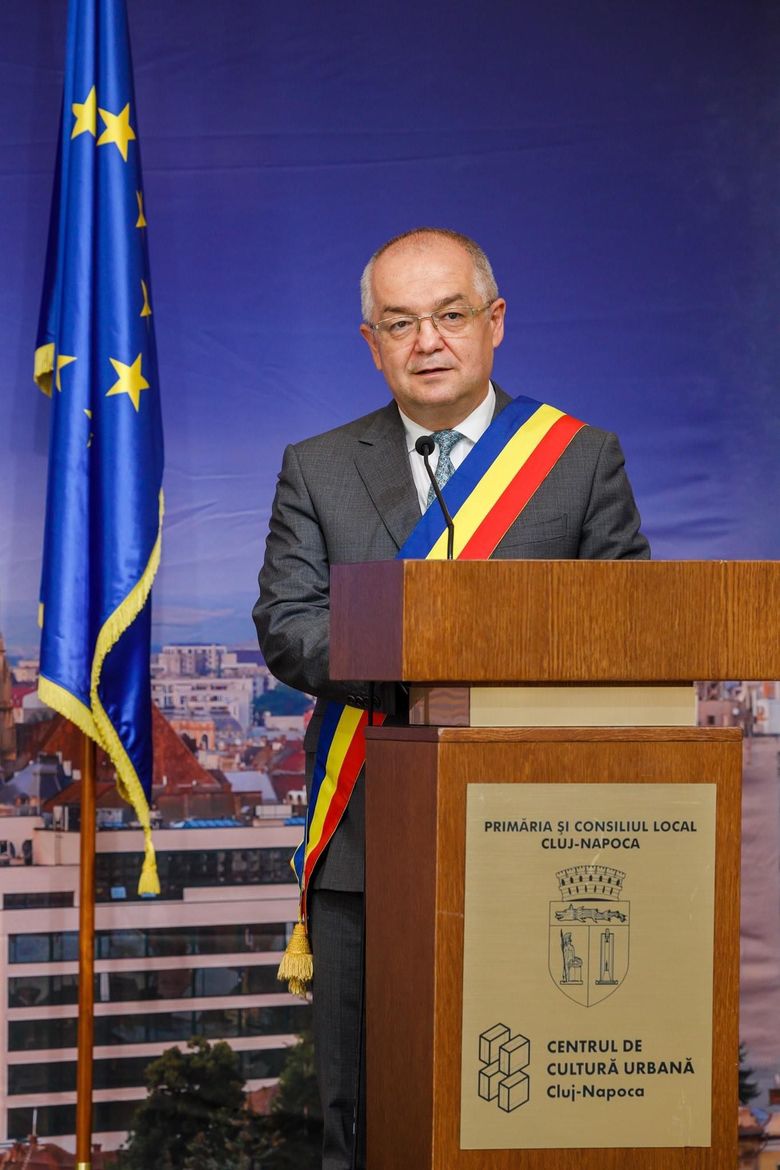 Cine este soția lui Emil Boc. Prima Doamnă a Clujului poate fi confundată cu ușurință cu un fotomodel