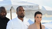 Kim Kardashian păstrează numele lui Kanye West după divorț. Care sunt motivele?