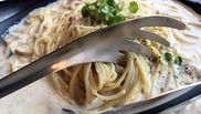 Cum se fac pastele carbonara rapid și ușor. Așa le prepară italienii