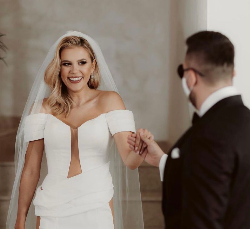Emily Burghelea și Andrei s-au cununat religios! Ce rochie de mireasă a ales frumoasa mămică