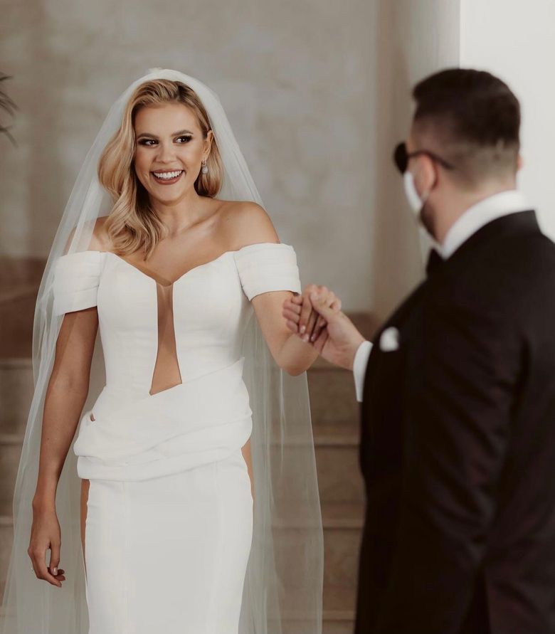 Emily Burghelea și Andrei s-au cununat religios! Ce rochie de mireasă a ales frumoasa mămică