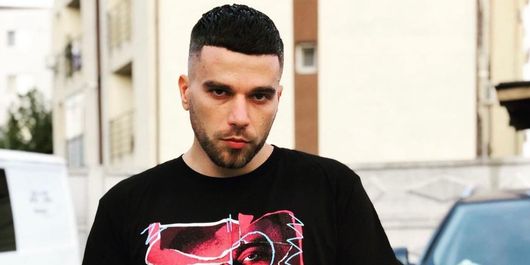 Cine este SHIFT (Gabriel Mihai Istrate). „Sunt inginer mecanic în industria alimentară. Dar nu am lucrat niciodată în domeniu, nu am vrut să proiectez niciun aparat care ar ucide un porc sau vreo oaie