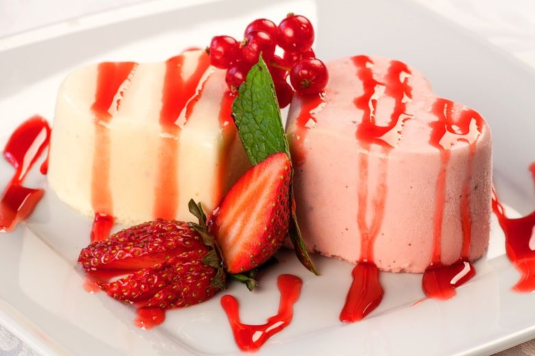 Rețetă de Panna Cotta. E una dintre cele mai spectaculoase prăjituri Rețetă de Panna Cotta. E una dintre cele mai spectaculoase prăjituri