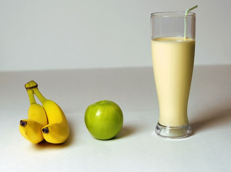 Rețetă de Milkshake cu banane. Poți pune și alte fructe sau le poți combina Rețetă de Milkshake cu banane. Poți pune și alte fructe sau le poți combina