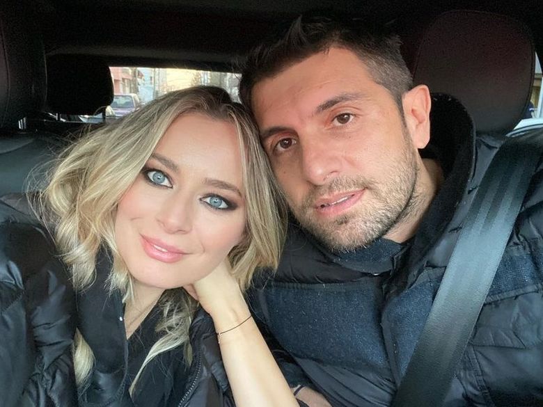 Laura Cosoi și soțul ei, Cosmin Curticăpean, vor să devină părinți pentru a treia oară! Laura Cosoi și soțul ei, Cosmin Curticăpean, vor să devină părinți pentru a treia oară!