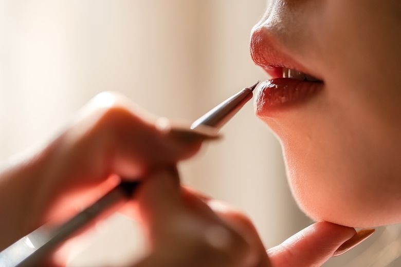 Ți se crapă buzele de la frig? Tratamente simple care te pot ajuta Ți se crapă buzele de la frig? Tratamente simple care te pot ajuta