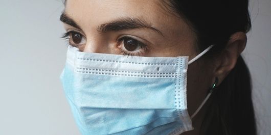 Anunțul a venit chiar acum! Masca sanitară, din nou obligatorie în localitățile cu rata de infectare mai mare de 6 la mie