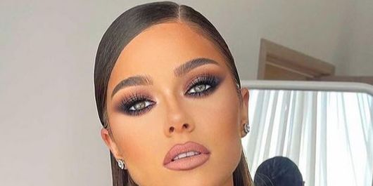 Cine este Theo Rose. ”Totul vine din copilărie. Toate lucrurile de care m-am temut atunci când eram copil și pe care am încercat să le ascund sub preș de-a lungul timpului