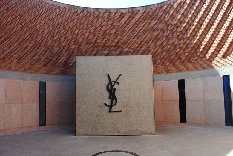 casa de moda yves saint laurent