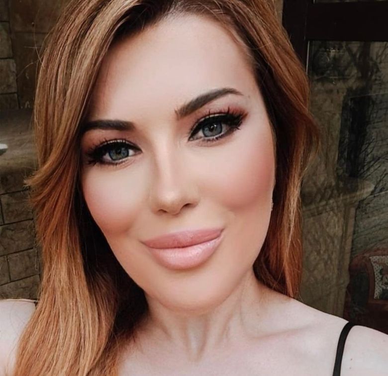 Cine este IULIA SABBAGH. „Eu am început să studiez Medicina în Spania, dar cum a venit Anais pe lume a trebuit să renunţ după primul an." cati ani are sotia lui christian sabbagh