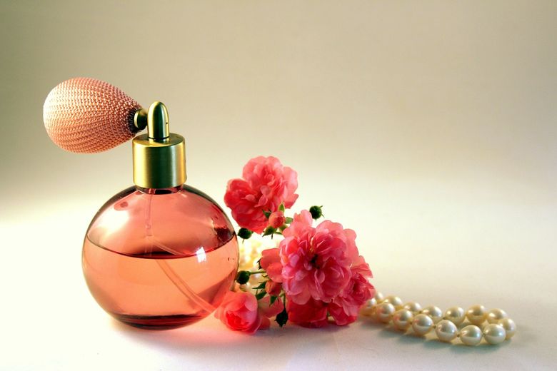 Diferenta dintre apa de toaleta si apa de parfum, care este mai puternica Diferenta dintre apa de toaleta si apa de parfum