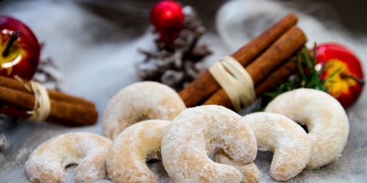 Rețeta de cornulețe fragede, cu smântână și unt