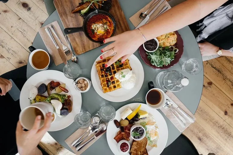 6 Idei de mic dejun dacă ești la dietă. „În legătură cu sortimentul de pâine, fiecare trebui să-şi găsească pâinea care să fie pe gustul lui" 6 idei de mic dejun dacă ești la dietă