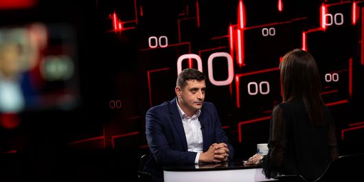 George Simion, liderul AUR, invitatul de duminică, la “40 de întrebări cu Denise Rifai”