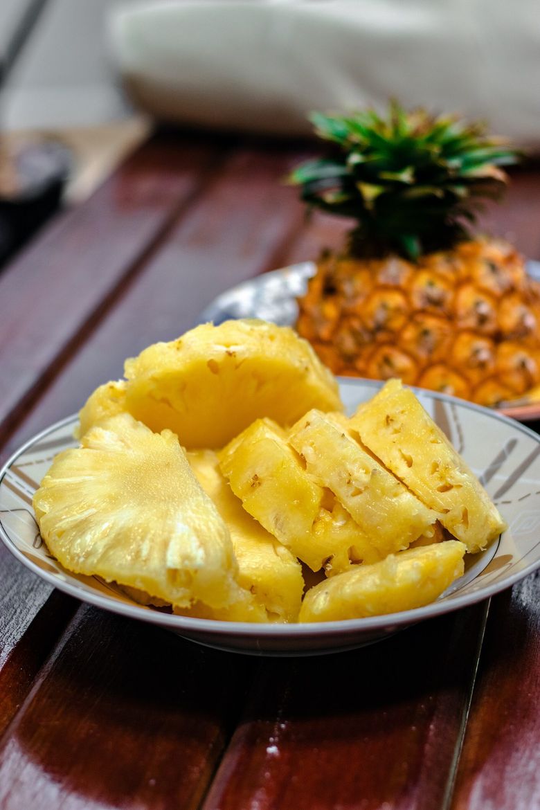 Dieta cu ANANAS. „Ananasul se recomandă în curele de slăbire pentru că are acţiunea de a descompune grăsimile şi acţiune diuretica, are conţinut bogat de vitamina C