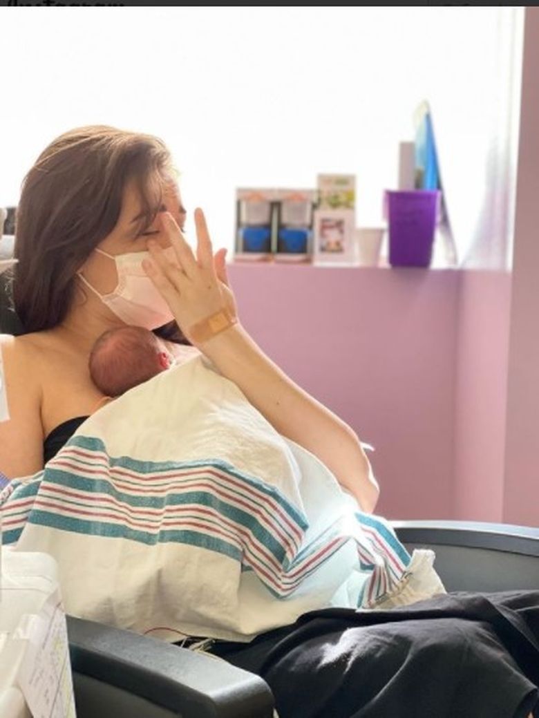 Colleen Ballinger a născut prematur!