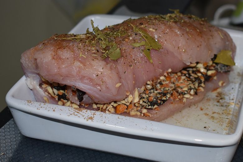 Cum dezgheți carnea în doar 5 minute. Trucul la îndemâna oricui