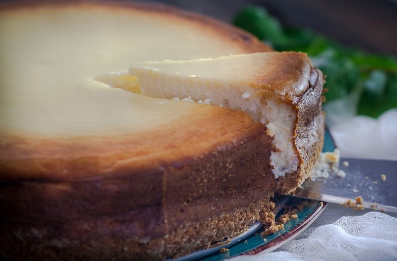 Rețetă tort cu mac și cremă de brânză. E delicios!