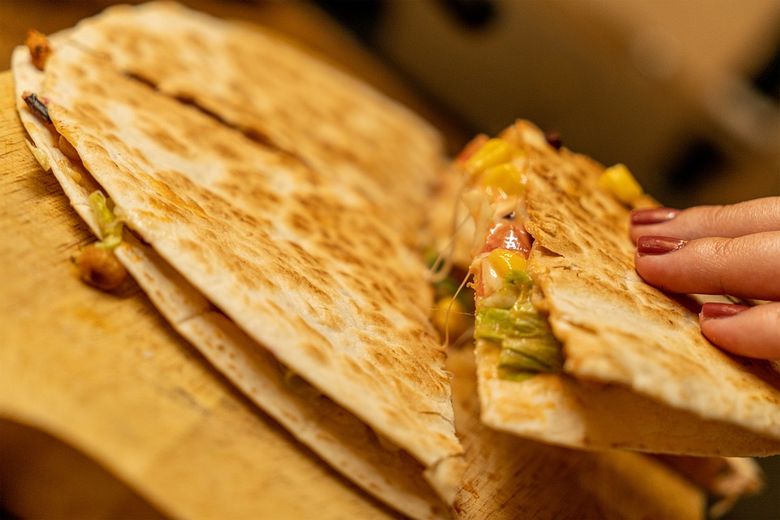 3 rețete de quesadilla. Iată cum trebuie să faci umpluturile 3 rețete de quesadilla. Iată cum trebuie să faci umpluturile