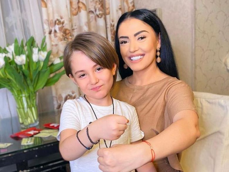 Andreea Mantea și copilul ei, David
