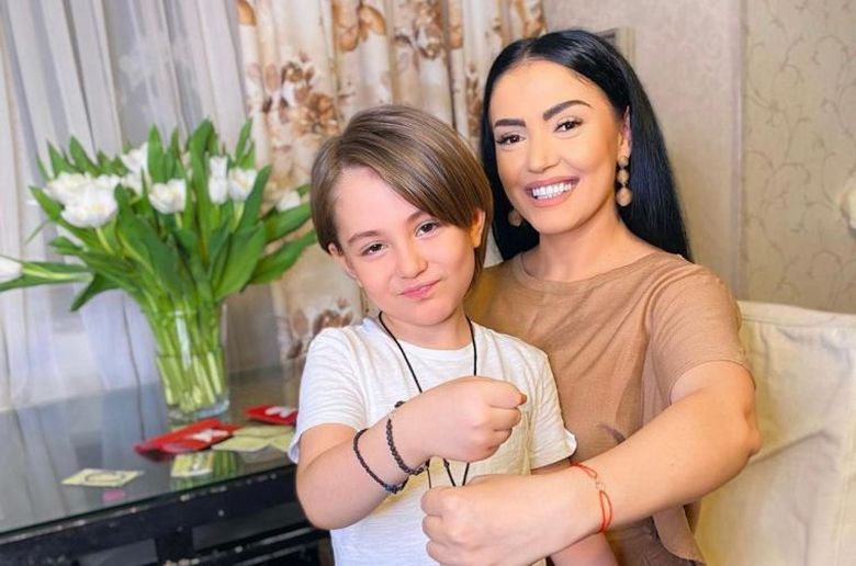 Andreea Mantea și copilul ei, David