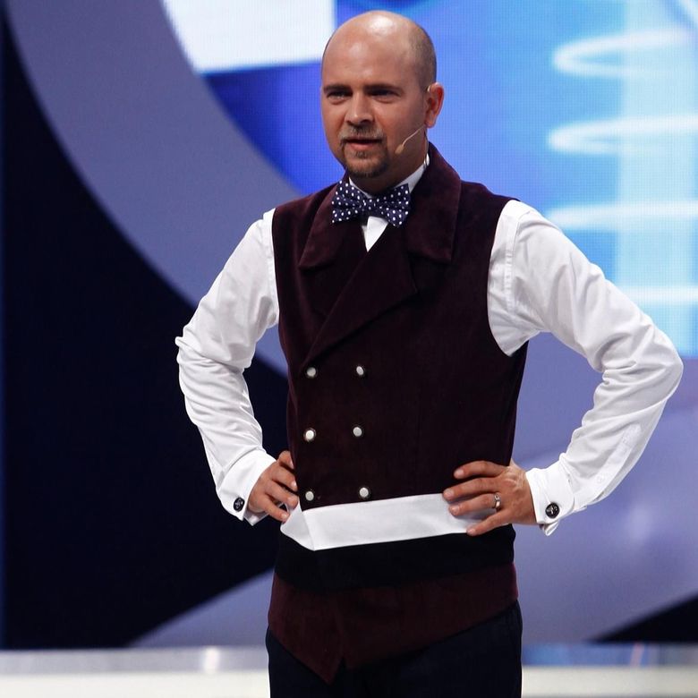 cine este cosmin selesi