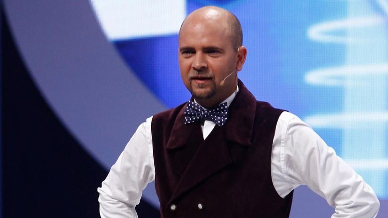 Cine este COSMIN SELEȘI. "Am avut o copilărie frumoasă, chiar dacă am avut tot felul de probleme." cine este cosmin selesi