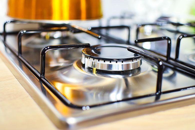 Cu ce se curăță aragazul de inox. "Unele tipuri de oțel inoxidabil se pot deteriora cu ușurință dacă nu se utilizează soluția de curățare adecvată." Cu ce se curăță aragazul de inox