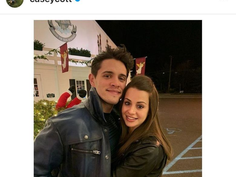 Casey Cott și Nichola Basara s-au căsătorit!