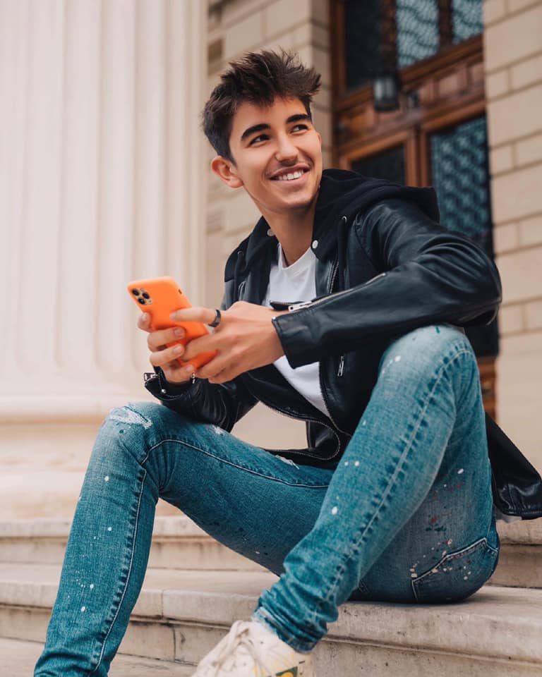 Cine este Sebastian Dobrincu