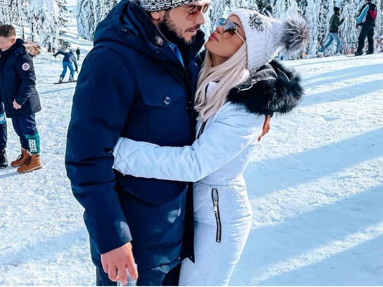 Anda Adam și familia, înzăpeziți în vârful muntelui! Anda Adam și familia, înzăpeziți în vârful muntelui!
