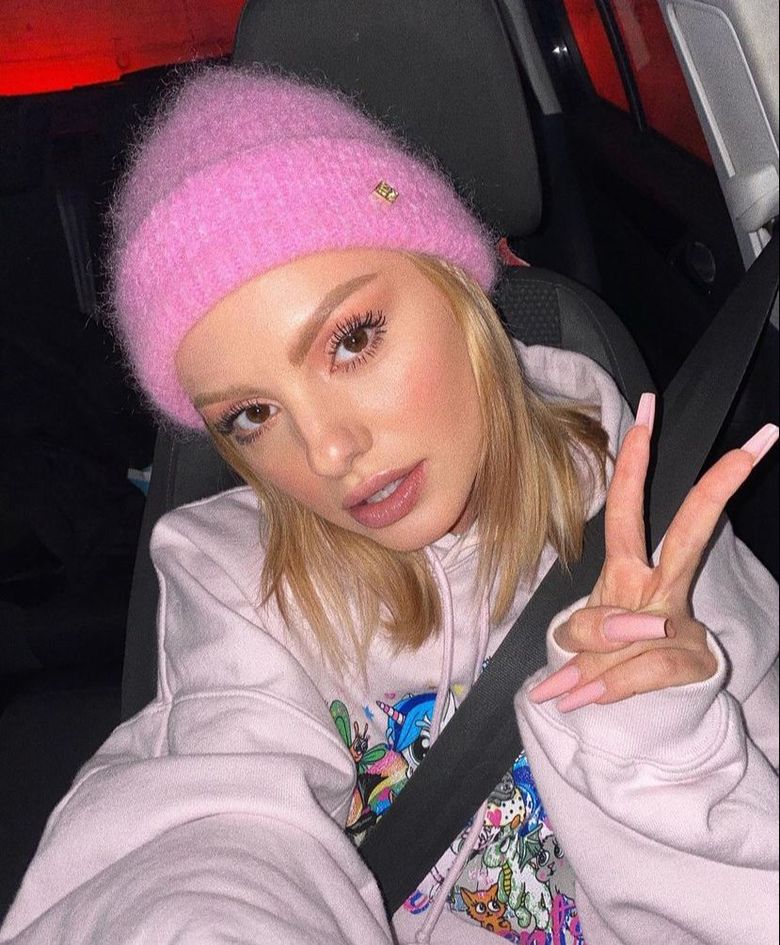 Alexandra Stan confirmă relația cu Alex Parker, noul ei iubit! În ce ipostaze s-au fotografiat cei doi îndrăgostiți