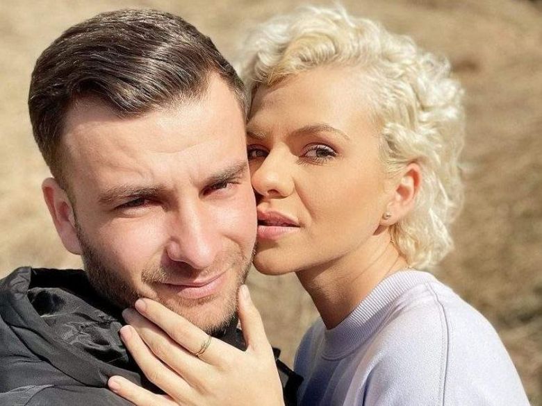 Cristina Vasiu, oficial singură!