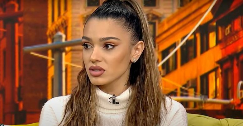 Karmen, detalii neștiute despre atacul vascular cerebral suferit de mama sa Karmen, detalii neștiute despre atacul vascular cerebral suferit de mama sa