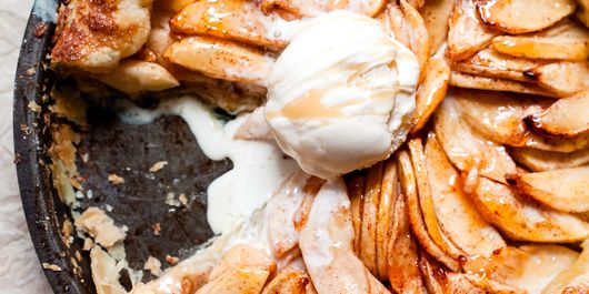 Prăjitura cu mere, bezea și nucă. Un deliciu de rețetă