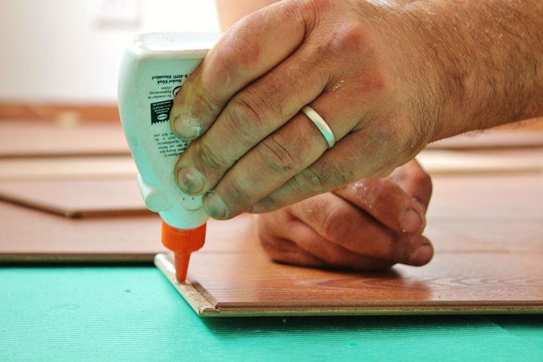 Cu ce se curata super glue de pe maini fara durere Cu ce se curata super glue de pe maini