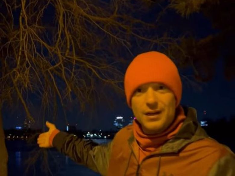 Ce au găsit Radu Vâlcan și Mihai Morar în timp ce alegau în parc la 5 dimineața Ce au găsit Radu Vâlcan și Mihai Morar în timp ce alegau în parc la 5 dimineața