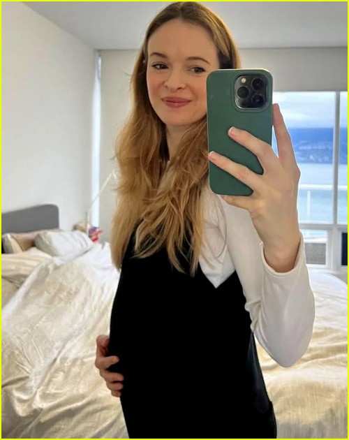 Danielle Panabaker va deveni mămică pentru a doua oară