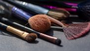 Cu ce se curata pensulele de machiaj