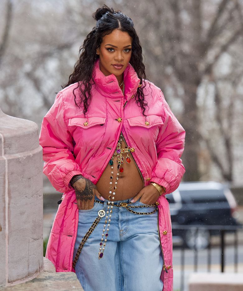 Rihanna este &icirc;nsărcinată cu primul ei copil