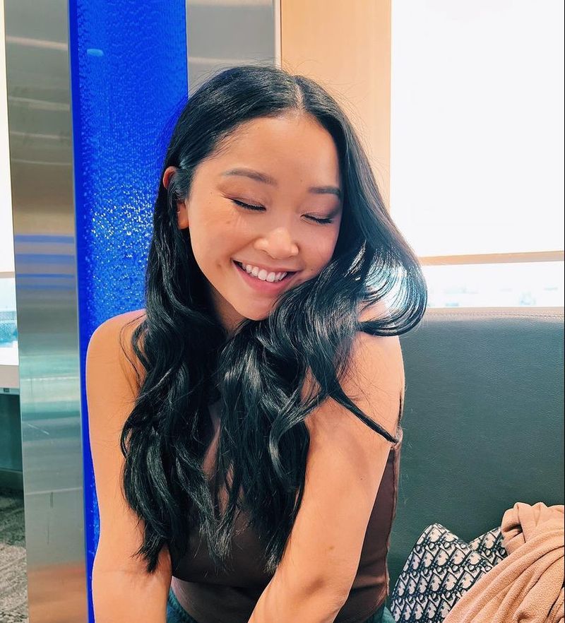 Lana Condor și Anthony De La Torre s-au logodit!