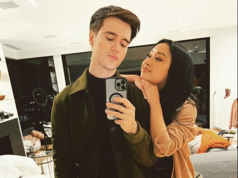 Lana Condor și Anthony De La Torre s-au logodit!